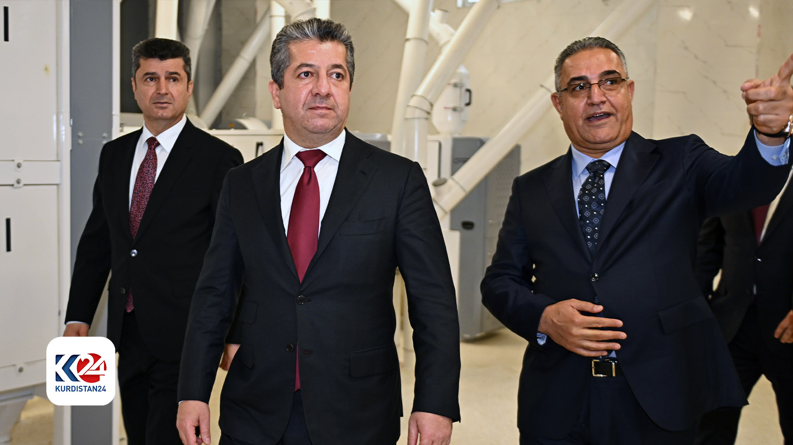 مەسرور بارزانی بەردی بناغەی بۆ دوو پڕۆژە لە زاخۆ دانا و کارگەیەکی لە دهۆک کردەوە